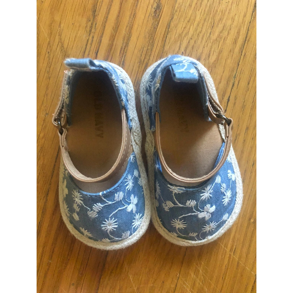 Old NavyRompers  and Shoes 12/18 mos - Picture 6 of 10